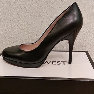 Nine west black pumps